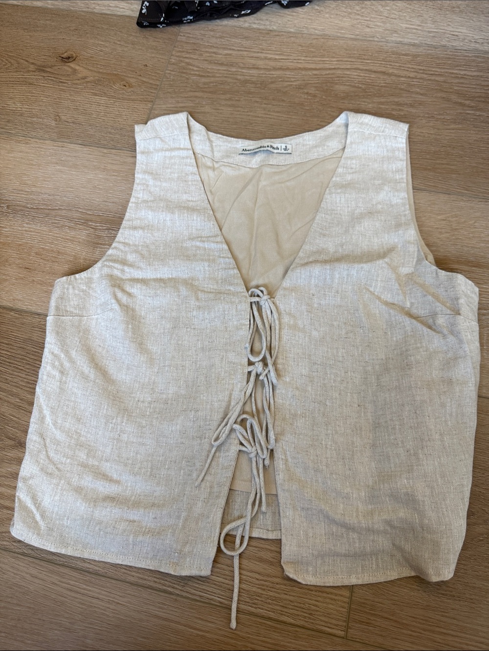 Abercrombie & Fitch linen-blend tie-front vest top - Picture 3 of 3